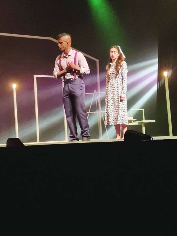 
من العرض المسرحي