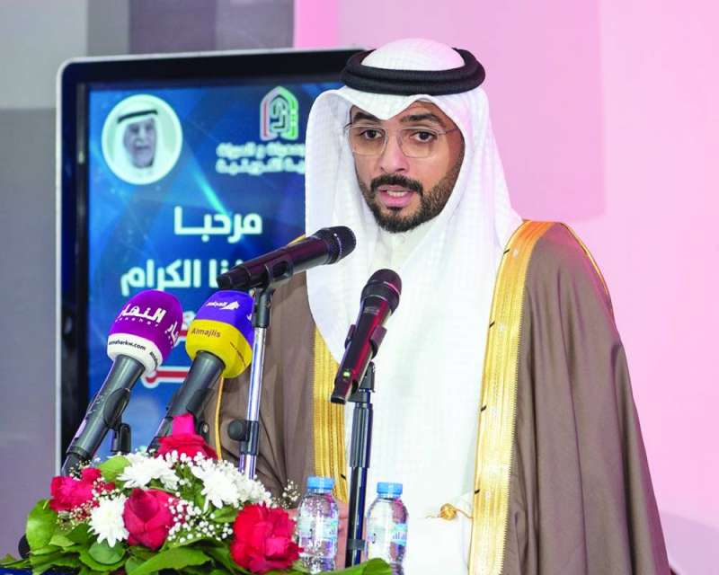 الشعيب متحدثاً في الاحتفال 