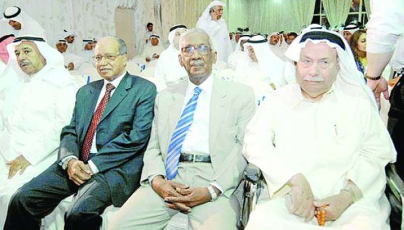 لدى مشاركته في إحدى الندوات مع رفيق دربه أحمد الخطيب