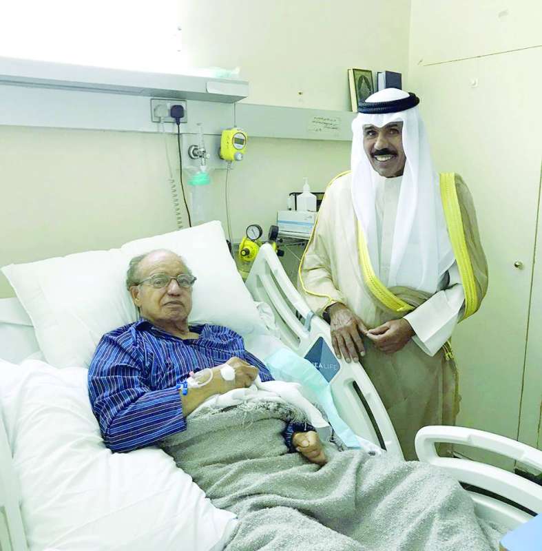 صاحب السمو أمير البلاد في زيارة سابقة للنيباري