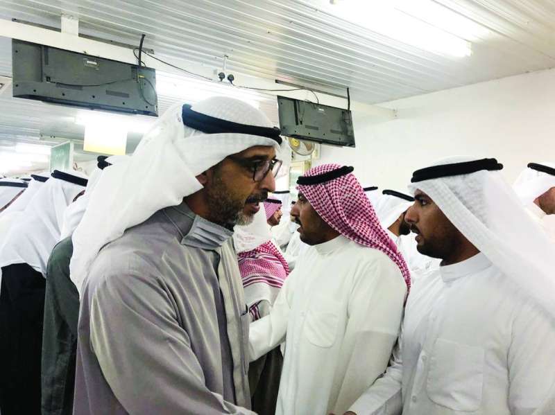 
وزيرالديوان الأميري معزياً
