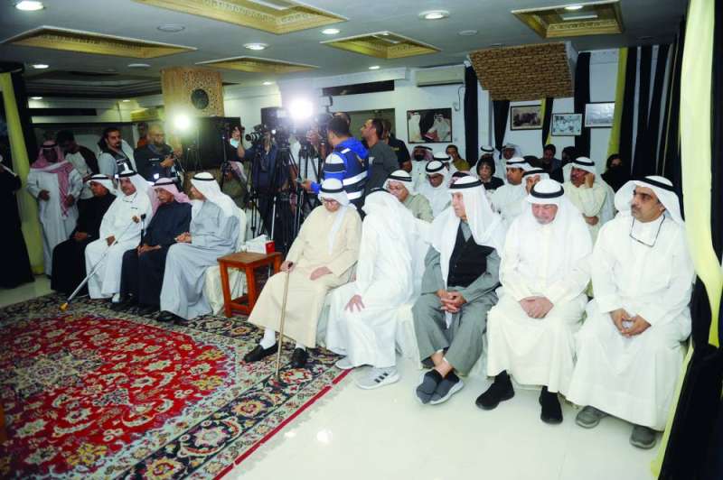 مشاركون في التأبين