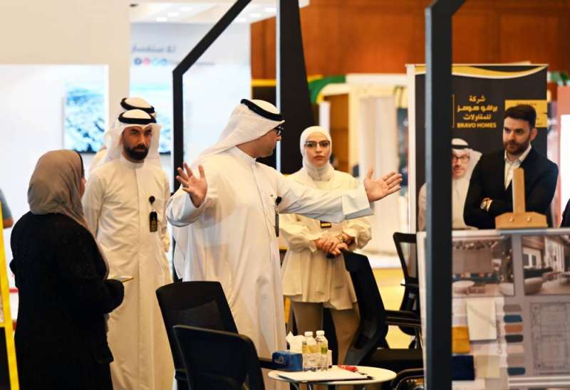 استعراض المنتجات خلال المعرض