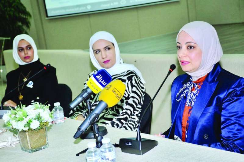 
المتحدثات في الندوة
