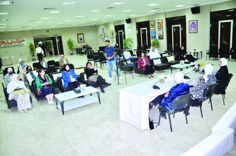 جانب من الندوة في الجمعية الثقافية النسائية 