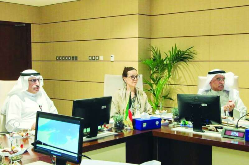 الفارس مترئساً اجتماع المجلس الأعلى للبيئة