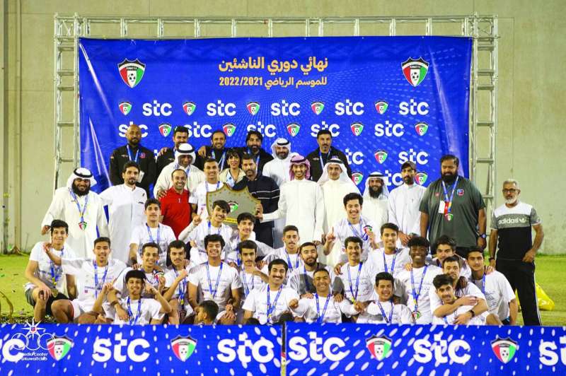 لاعبو «الكويت» يحتفلون باللقب