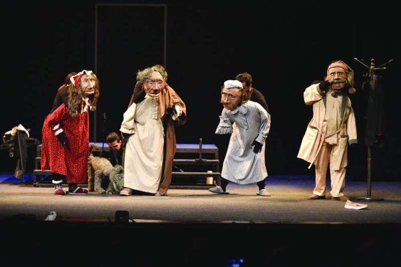 
من «الطابور السادس»
