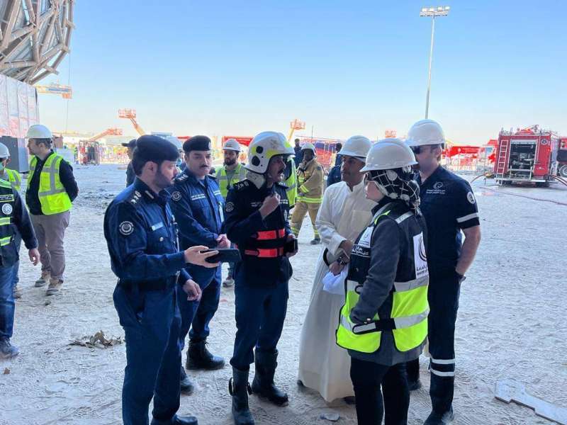 وزير الأشغال متفقدا موقع الحريق