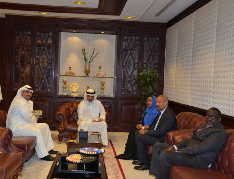 وزير الإسكان خلال استقباله نظيرته في جيبوتي