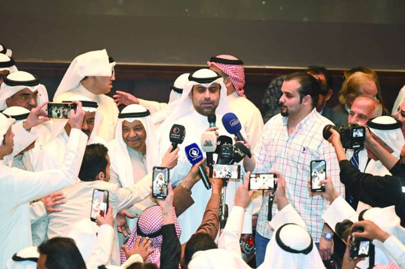 
وزير الإعلام مصرحاً للصحافيين على هامش الحفل