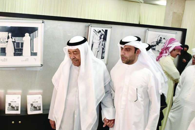 الفرج وروح الدين خلال جولتهما في معرض الروّاد