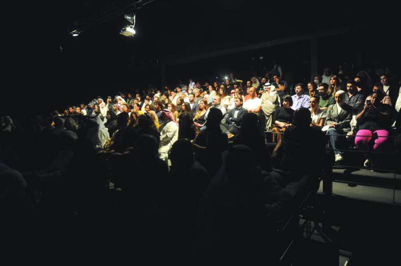 
الحضور ملأ المكان 	 (تصوير سعود سالم)