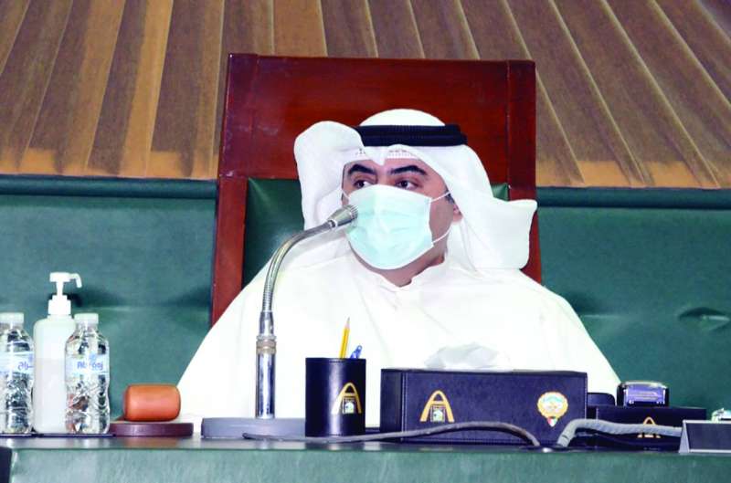 أسامة العتيبي مترئساً جلسة «البلدي» أمس