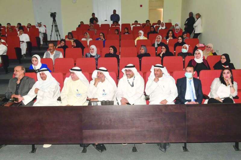 متابعة من عميد كلية القانون الدكتور فيصل الكندري وعدد من الأكاديميين والقانونيين والطلبة 