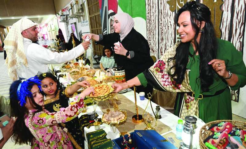 
حفلات «القريش»... تجمع الكبار والصغار		 (تصوير أسعد عبدالله)
