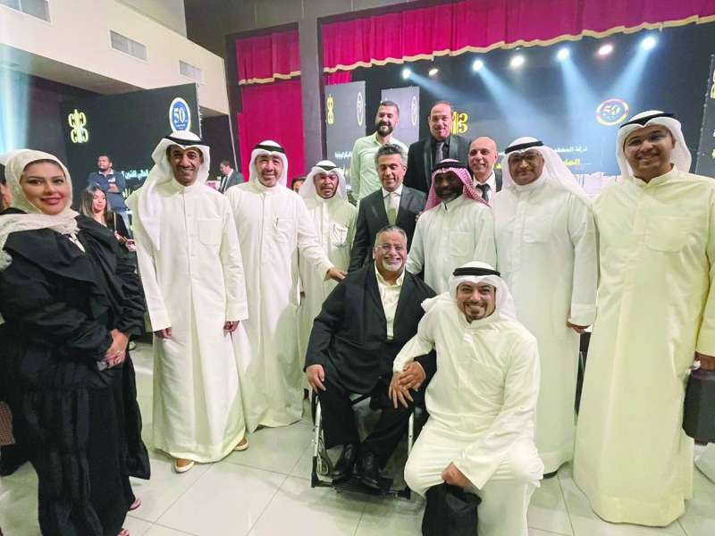 البغيلي مع الهدهود... وباقة من المشاركين والحاضرين
