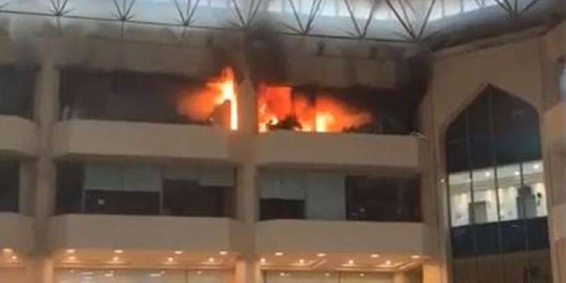 حريق جزئي في مبنى وزارة الكهرباء