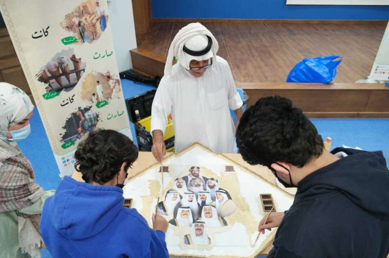 الحرفي جمال العلي مع طلبة مدرسة دسمان