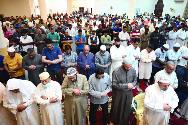 
مشاركة كثيفة في أول صلاة تراويح 	(تصوير نايف العقلة)