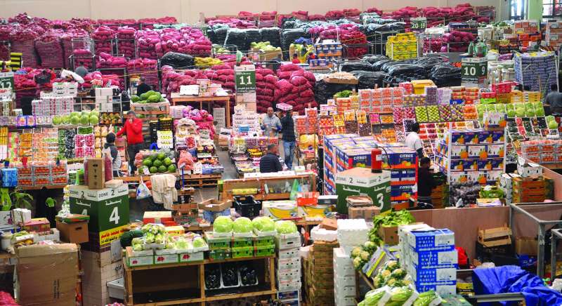 شبرة الخضار غنية بكل أنواع الخضار والفواكه 	(تصوير نايف العقلة)
