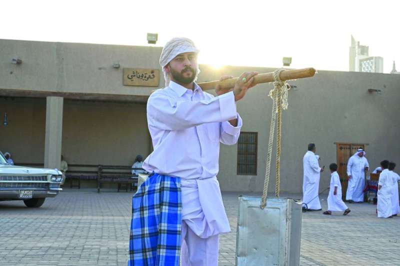 مشهد تمثيلي لبائع الماء قديماً
