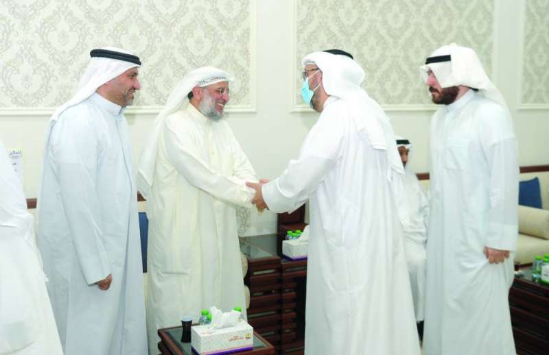 الشاهين مهنئاً الوزير السابق عبدالرحمن المطوع