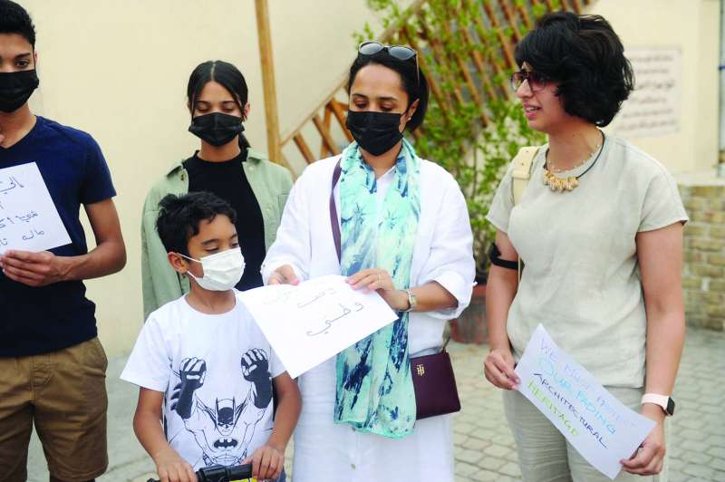 
مشاركة نسائية في الوقفة
