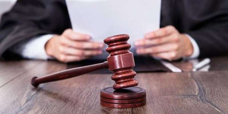 محكمة في سنغافورة تقضي بسجن أسترالي قتل مسلماً وأصاب زوجته بزجاجة خمر 