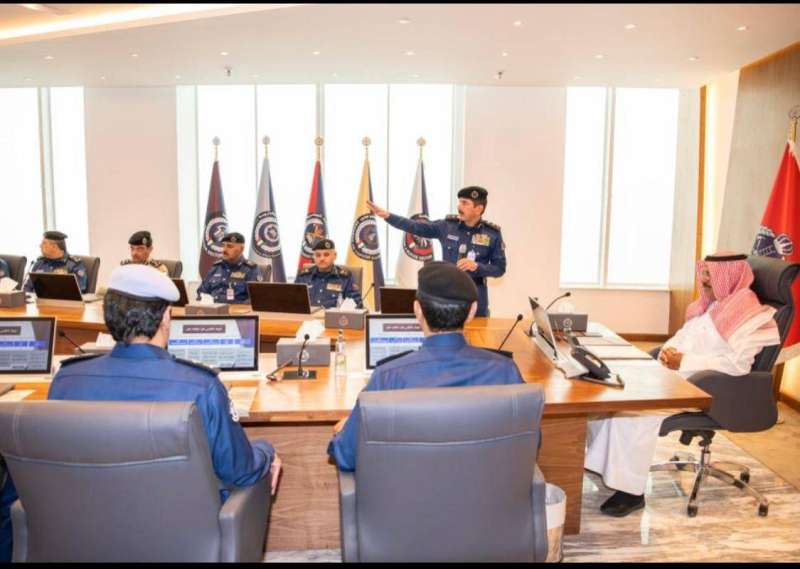 النواف مستعما إلى شرح من المكراد خلال الاجتماع