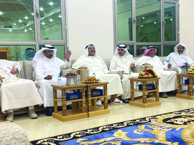 جانب من المهنئين