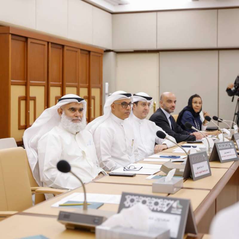 جانب من اجتماع اللجنة التعليمية أمس