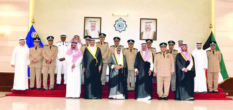 
سمو ولي العهد متوسطاً الخالد والنواف والبرجس وكبار مسؤولي الدولة والقادة الأمنيين