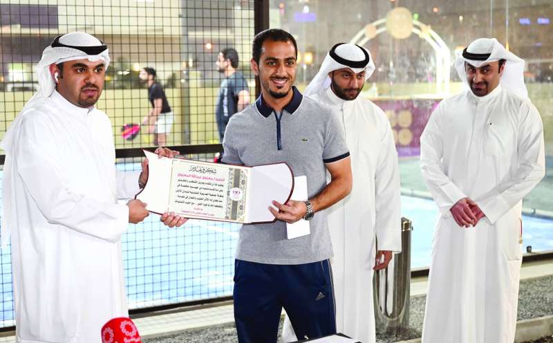 
تكريم أحد الحكام
