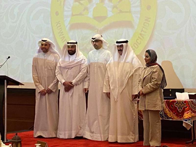 وزير التربية مع أعضاء جمعية هيئة التدريس