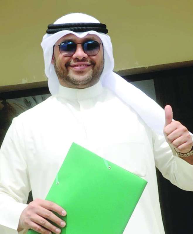 ضرار الدعيج بعد تقديم أوراق ترشحه في الدائرة الثالثة 	 (تصوير سعود سالم)
