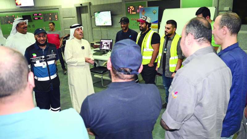 الموسى موجهاً كلمة للعاملين بمحطة الصبية	