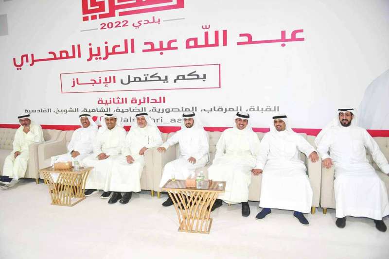 
المحري مع خالد مفلح المطيري وحسن كمال ومشعل الحمضان 	 (تصوير أسعد عبدالله)
