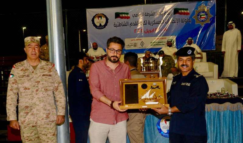 العميد وليد الشهاب يكرم ممثل الاتحاد الكويتي لكرة القدم دكتور محمد بوعباس