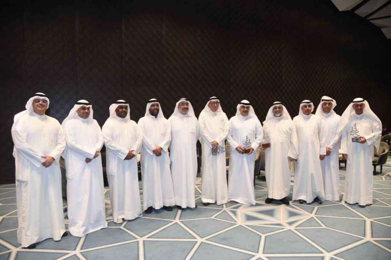 أعضاء الاتحاد السابقين والحاليين في لقطة جماعية 