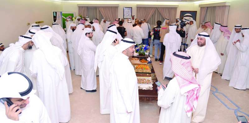 جانب من المهنئين