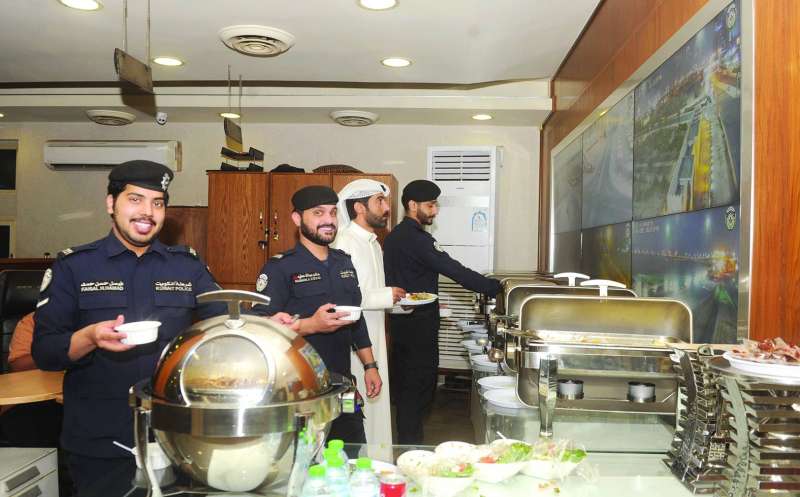 
الإفطار بعيداً عن العائلة والمنزل