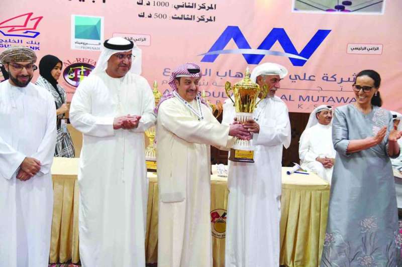 تتويج الفائز بكأس البطولة بحضور الشيخة أمثال