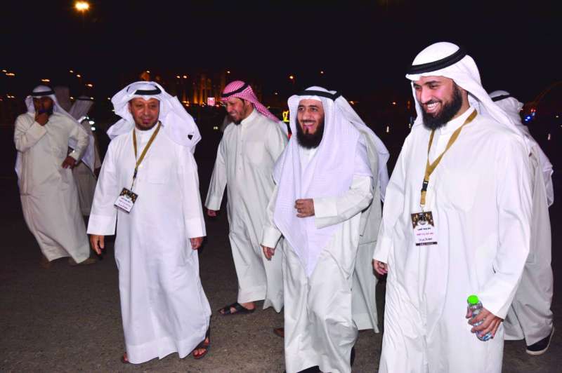 عمادي وعدد من قياديي «الأوقاف» خلال زيارتهم لمسجد بلال بن رباح