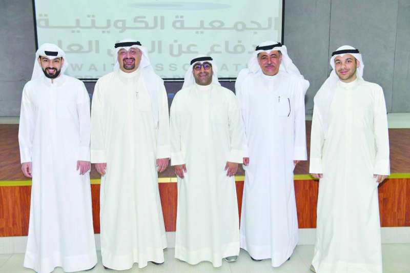 البكر متوسطاً عدداً من الحضور في الغبقة التي أقامتها جمعية الدفاع عن المال العام
