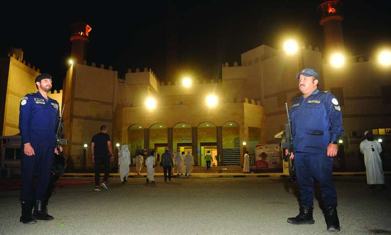 استعداد أمني كبير لتأمين المصلين	(تصوير سعود سالم)