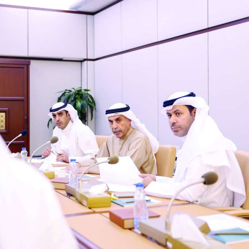 جانب من اجتماع سابق للجنة الشباب والرياضة