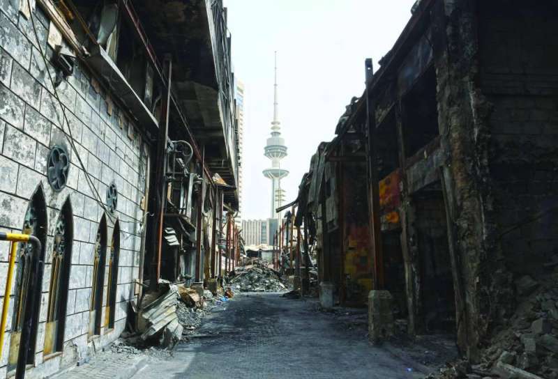 
جانب من آثار الدمار الذي خلفه الحريق 	(تصوير أسعد عبدالله)
