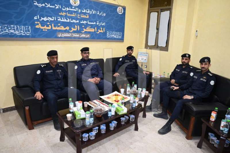 رجال الداخلية خلال تأمين المساجد أثناء صلاة قيام الليل