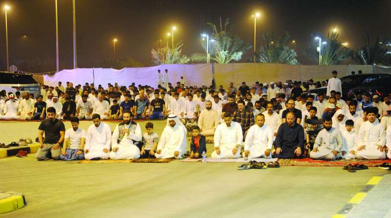 
جموع المصلين امتدت إلى الساحات الخارجية